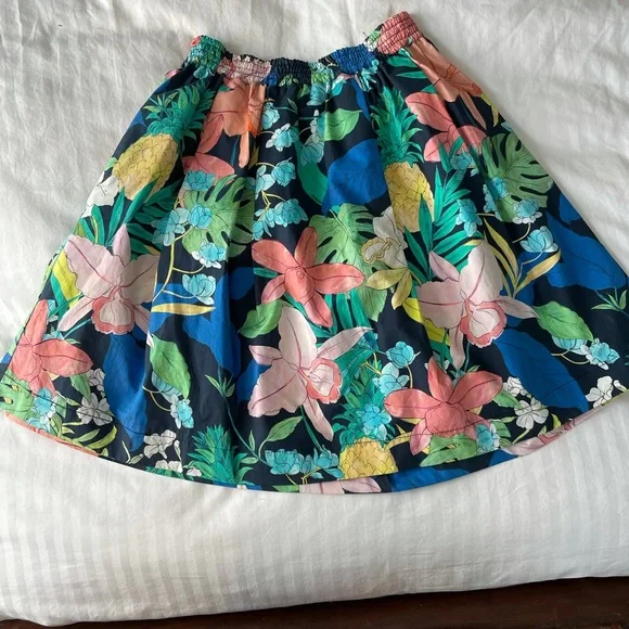 Zara floral skirt in cotton, size 13/14.  Hits above the knee, has pockets. - Picture 3 of 4